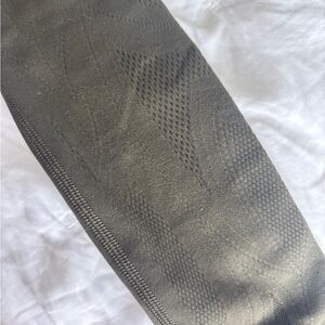 Textured Army Green Lululemon leggings - tags still on